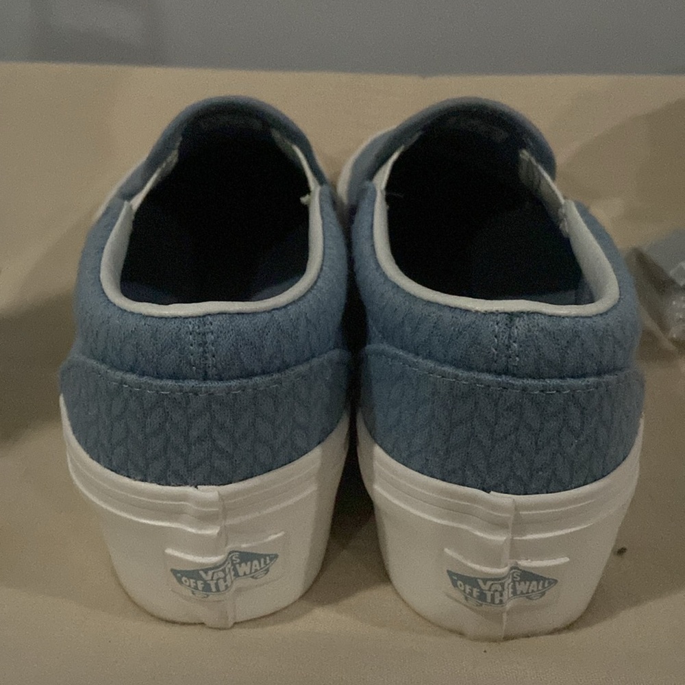 Vans - Picture 3 of 3
